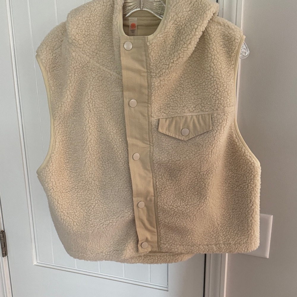 Mono B Cream Sherpa Vest